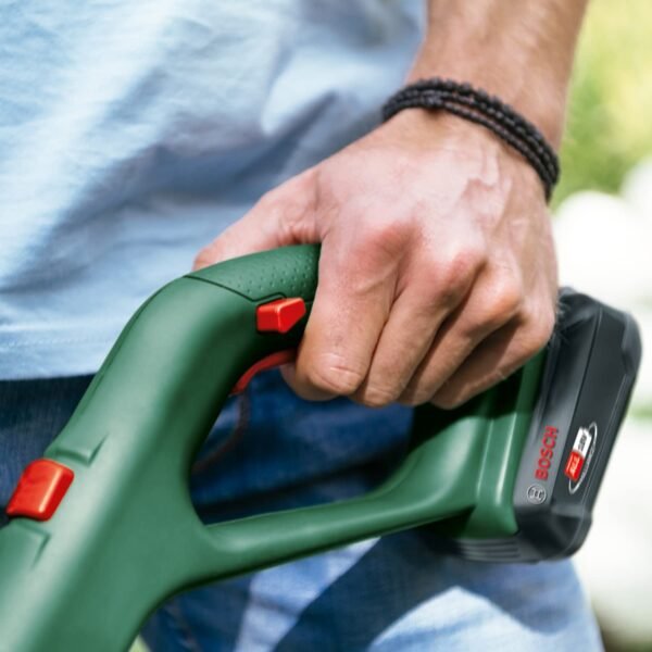 Bosch EasyGrassCut 18V-230 Akku Rasentrimmer kraftvoll leicht und vielseitig im Garten