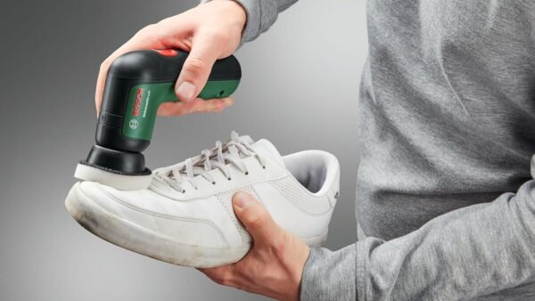 Bosch UniversalBrush Akku Reinigungsbürste vielseitig kraftvoll für hartnäckigen Schmutz