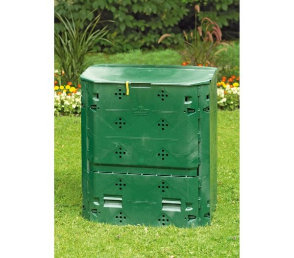 Dehner Thermo-Komposter mit Belüftungssystem und 420 Liter Kapazität im Garten getestet