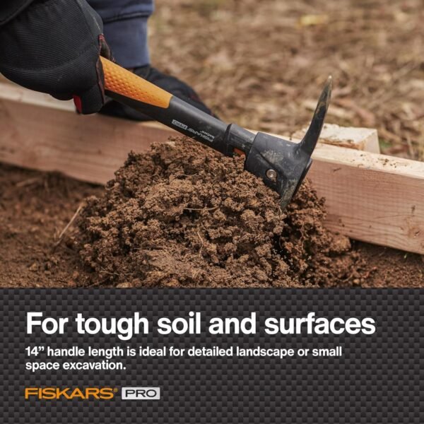 Fiskars Pro IsoCore Spitzhacke kraftvoll und vibrationsarm für harte Böden im Garten