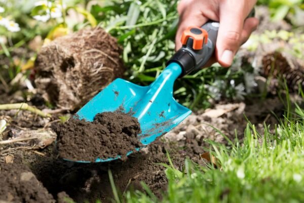 Gardena combisystem Blumenkelle robust vielseitig für präzises Pflanzen und Umpflanzen im Garten